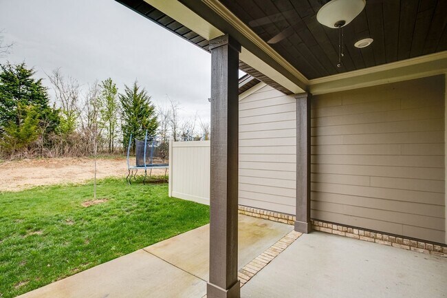 Foto del edificio - 3125 Sassafras Ln