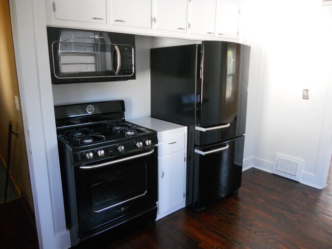 Building Photo - 441 Spring NE- Single family home. Mid tow...
