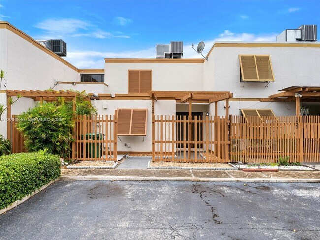 Foto del edificio - 1424 SW 131st Pl Cir E
