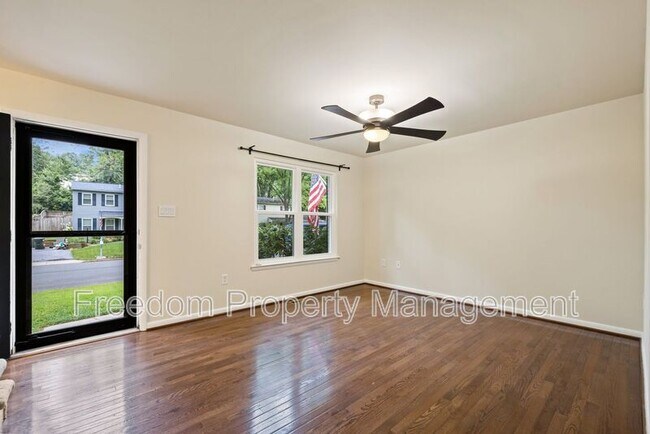 Foto del edificio - 5256 Sudberry Ln