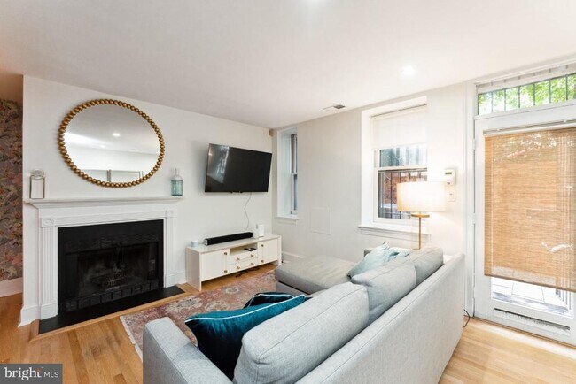 Foto del edificio - 902 D St SE