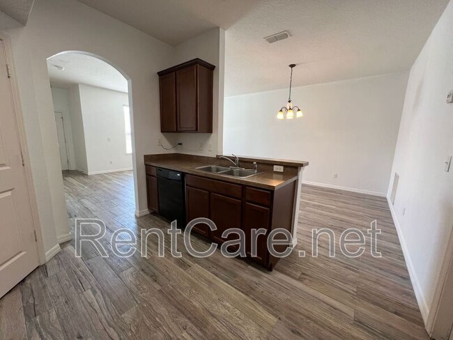 Foto del edificio - 1650 J Lawson Blvd