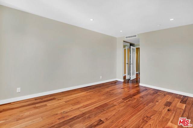 Building Photo - 865 Comstock Ave