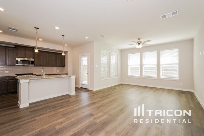 Foto del edificio - 8001 Calhoun Vly Dr