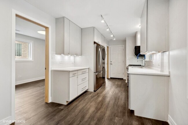 Building Photo - 948 N Wolcott Ave
