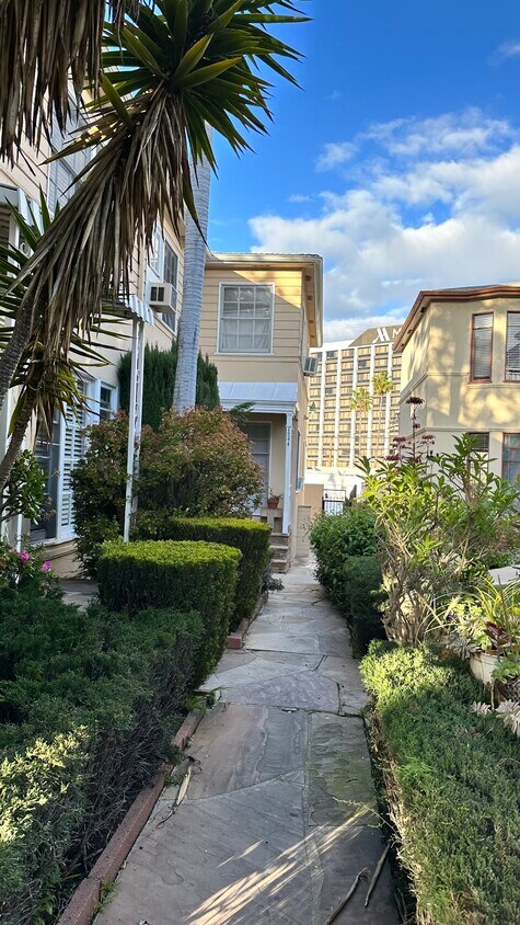 Foto principal - 1242-1244 Smithwood Dr