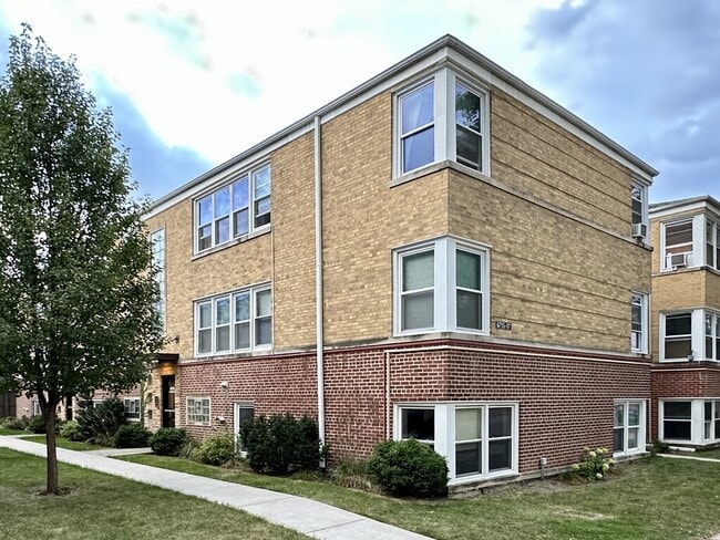 Building Photo - 6715 N California Ave