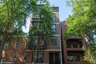 Building Photo - 320 W Evergreen Ave