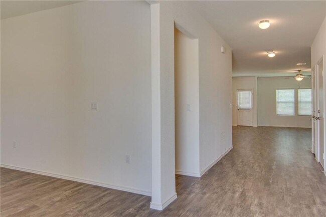 Foto del edificio - 6721 Hartlage St
