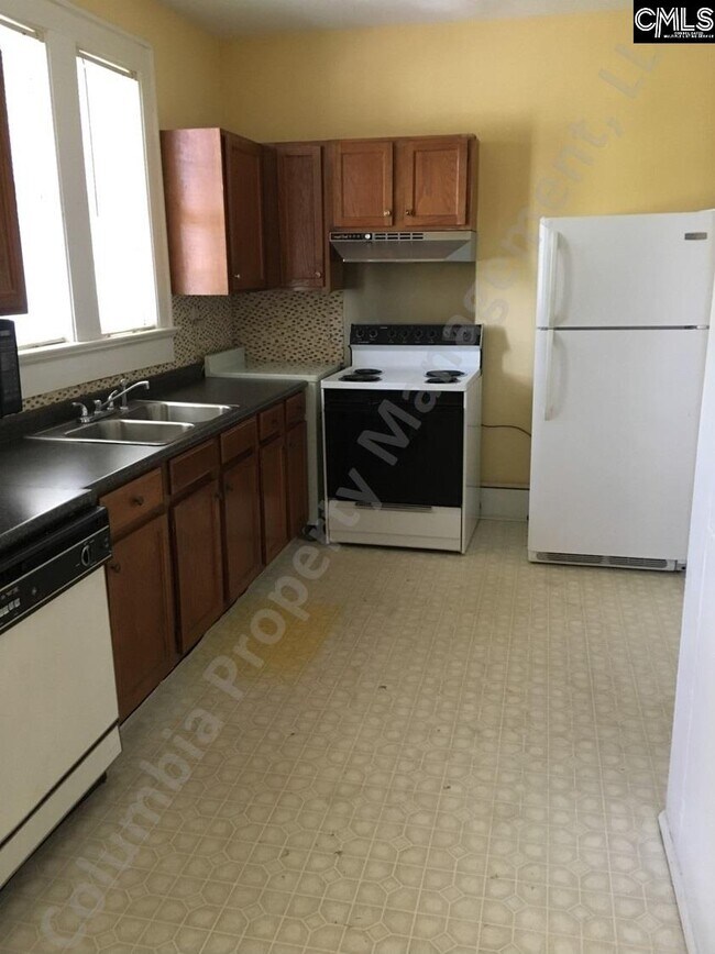 Building Photo - 201 King St