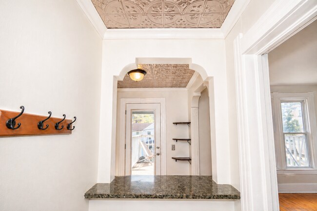 Foto del edificio - 114 E Johnson St