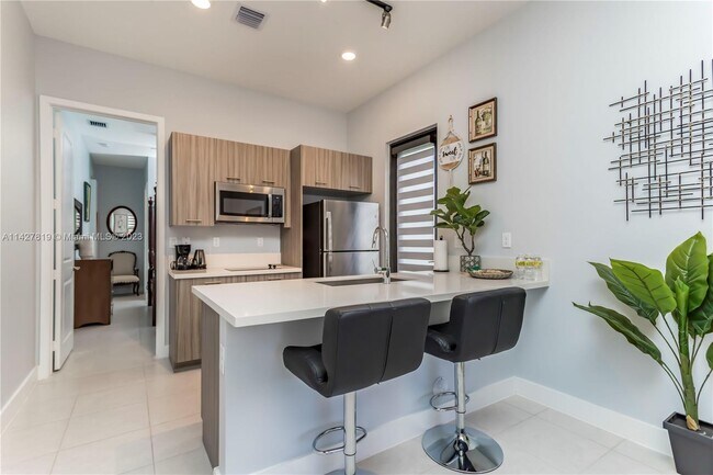 Building Photo - 497 SW 175th Ave