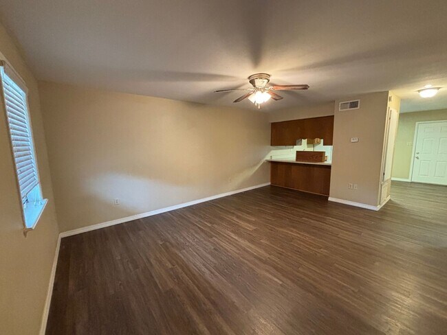 Foto del edificio - 218 East 16th St (Williamson Way, Apt 1-4