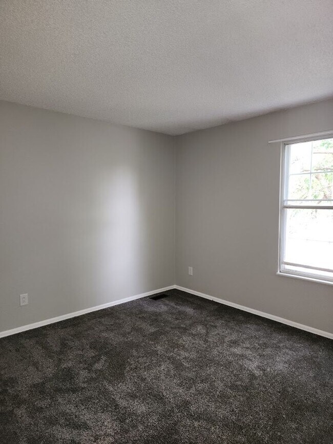 Foto del edificio - Long Realty & Property Management - Fully ...