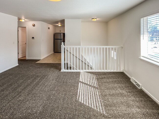 Foto del edificio - Freshly Remodeled 2BR/1.5 BA Duplex in KCK