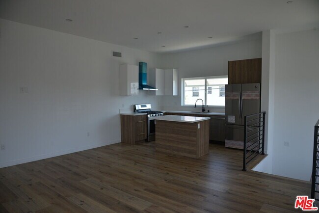 Foto del edificio - 4601 Pickford St