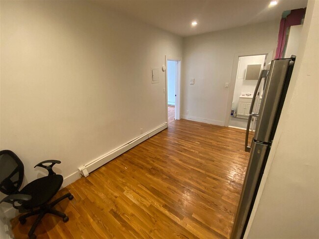 Foto del edificio - 196 Clinton Ave