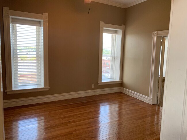Bedroom - 101 W State St