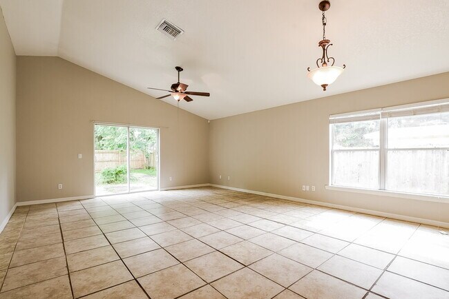 Foto del edificio - 5420 Blue Grass St