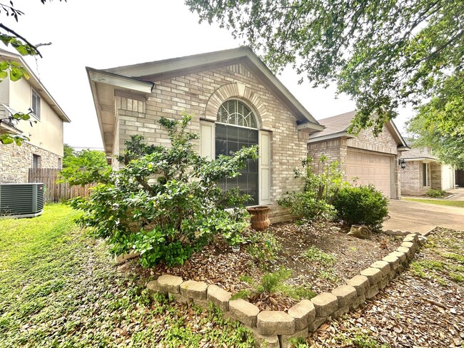 Foto del edificio - Charming 3/BR 2/BA One-Level Home with Fen...