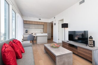 Building Photo - 1160 Rue De la Gauchetière O