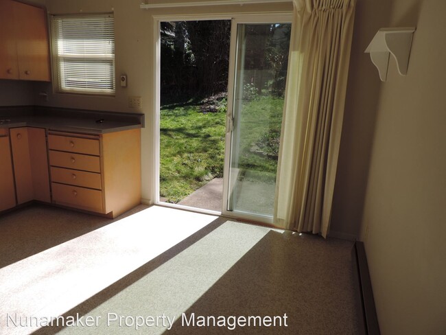 Building Photo - 2 br, 1 bath Apartment - 1107 Montello Ave.