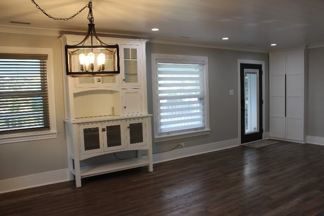 Building Photo - 1110 W Plainfield Rd