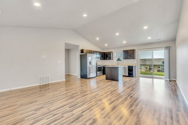 Foto del edificio - 5483 Summerland Drive