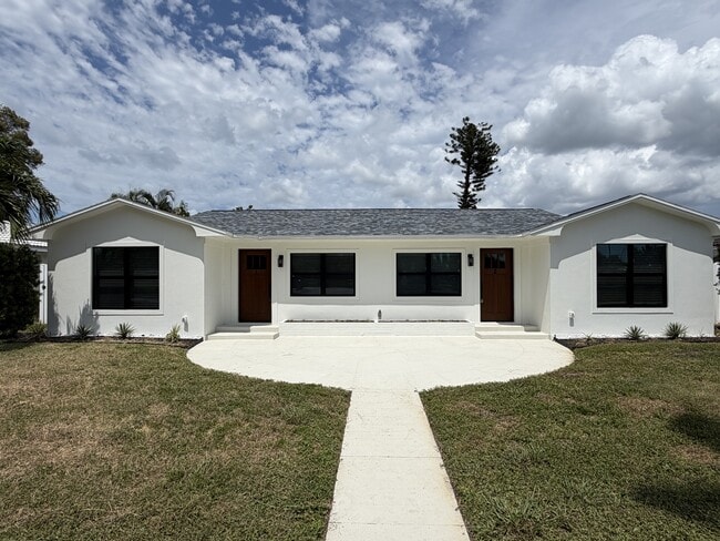 Building Photo - 2 Bed/1 Bath - Unit 2