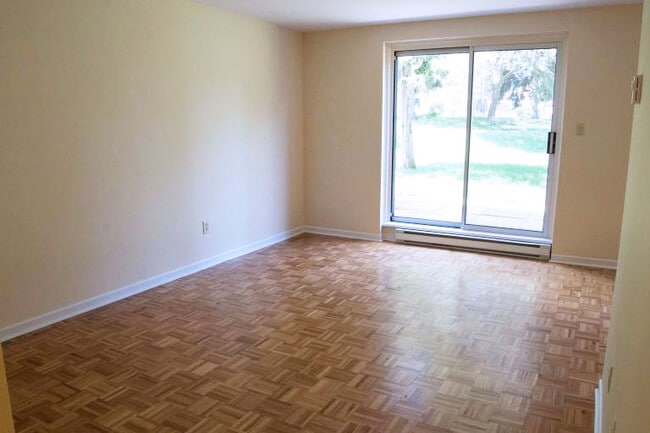 Building Photo - 2020-2077 Barsuda Drive Apartments