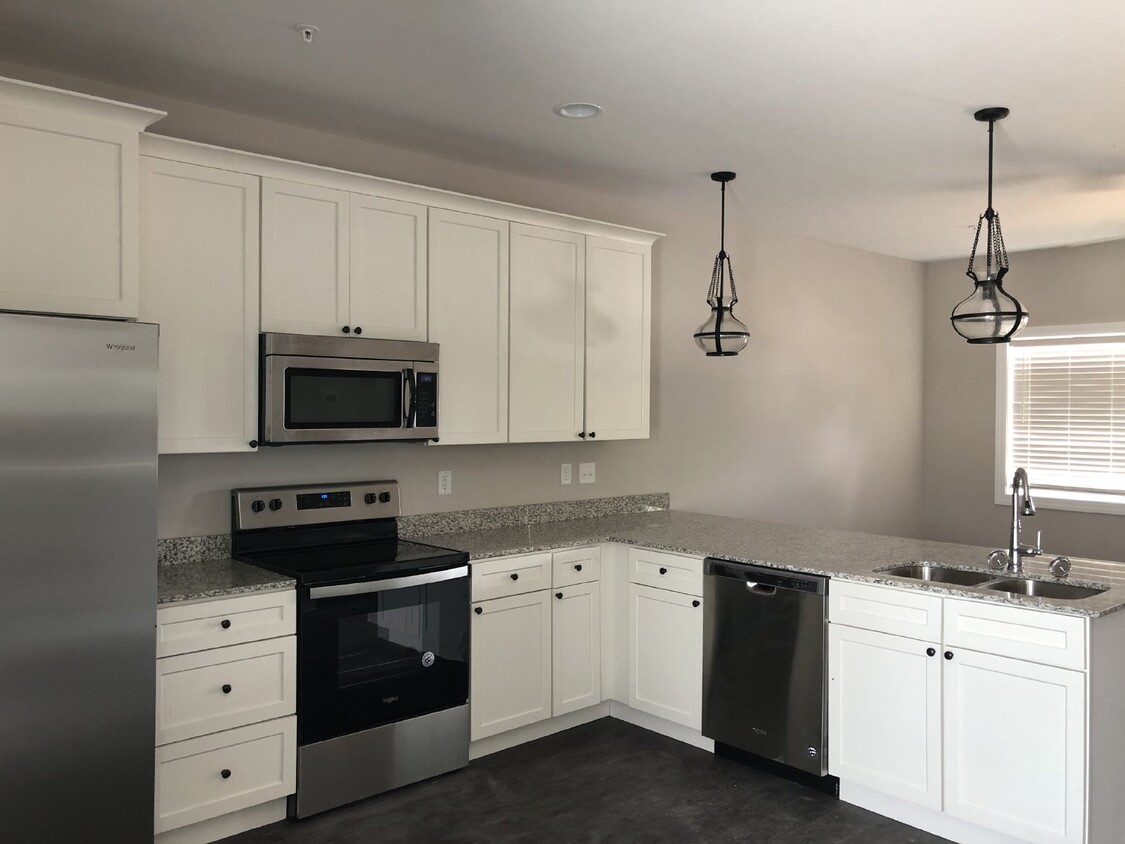 Foto del edificio - 2BD 2.5 BA TOWNHOME FOR RENT CLOSE TO TTU