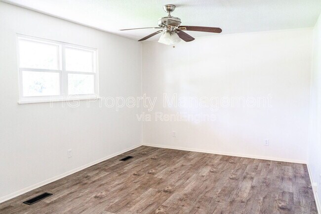 Foto del edificio - 4610 Sullivan Rd