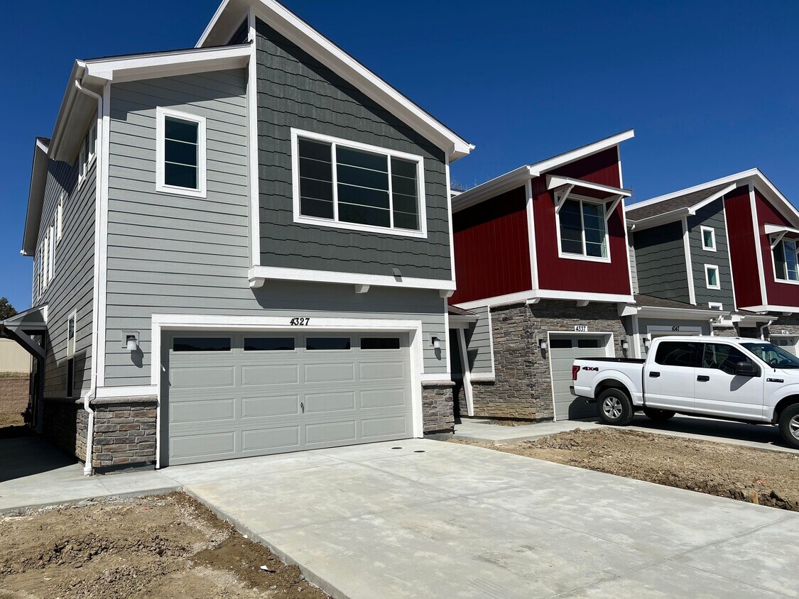 4327 E 98th Plz, Thornton, CO 80229 Townhome Rentals in Thornton CO