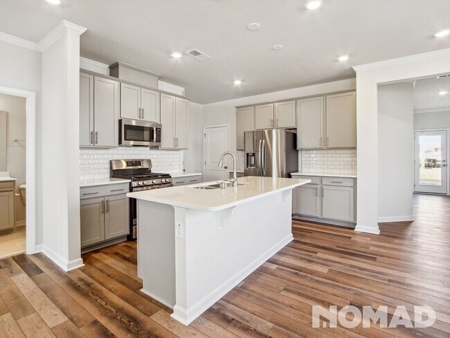 Building Photo - 4 Bedroom Townhome in Raleigh
