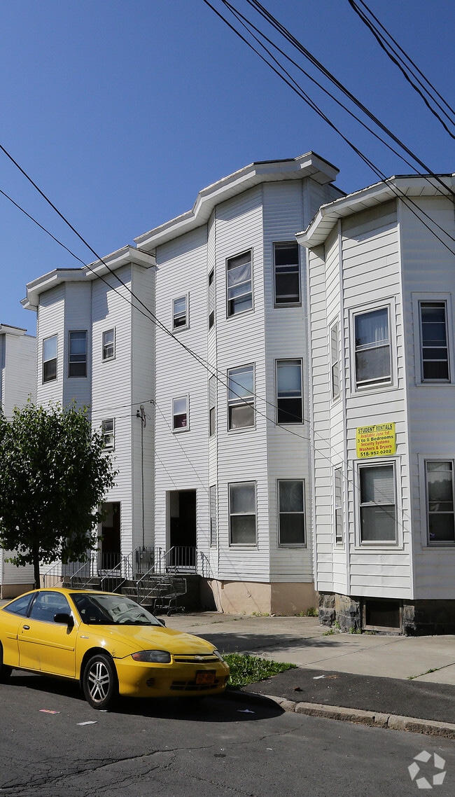 Building Photo - 694 State St