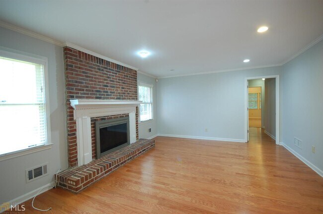 Building Photo - 2155 Heritage Heights
