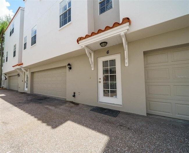 Building Photo - 608 S Matanzas Ave