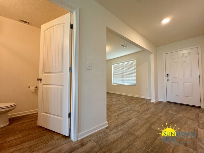 Foto del edificio - Desirable Redstone Commons 4 Bedroom home ...