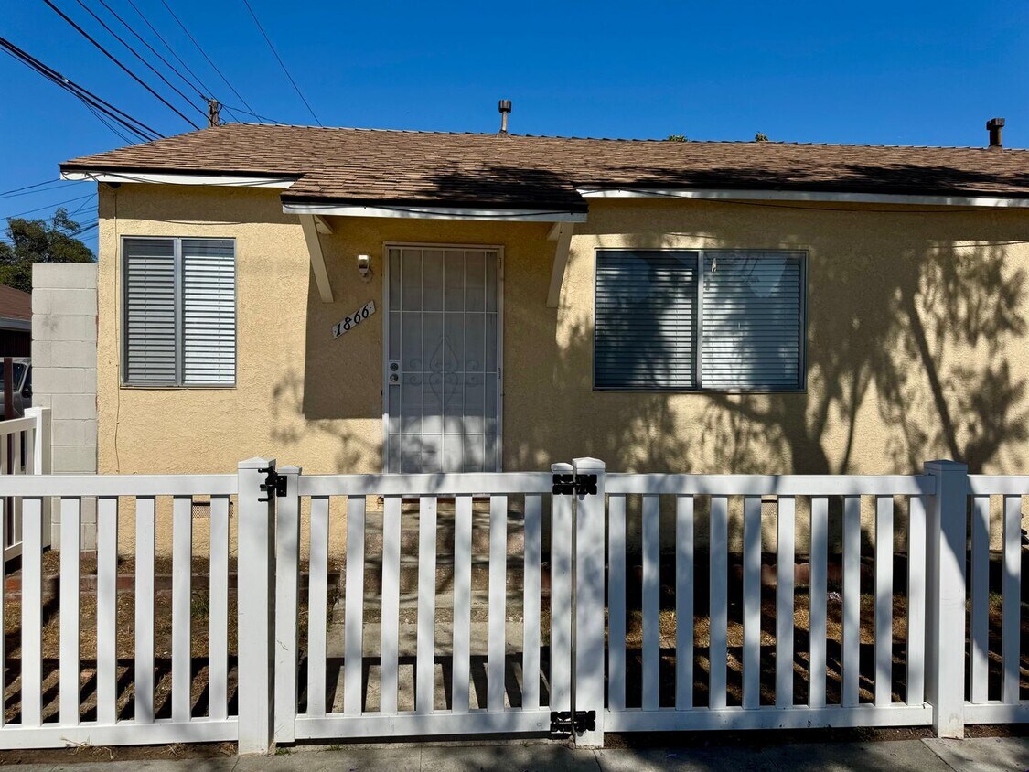 Primary Photo - 1465 W Parade St