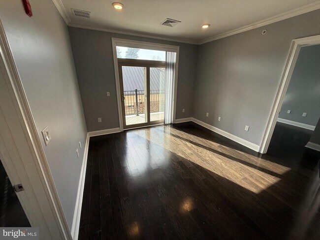 Foto del edificio - 200 N Sycamore St