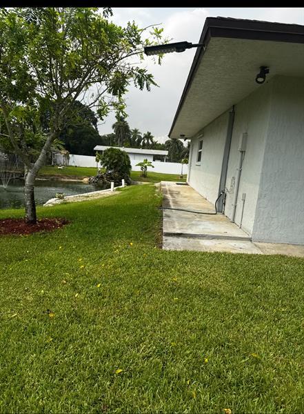 Foto del edificio - 16231 Stirling Rd