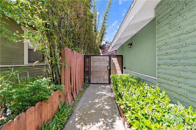 Building Photo - 329 Orizaba Ave