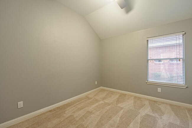 Foto del edificio - 10120 Big Thicket Dr