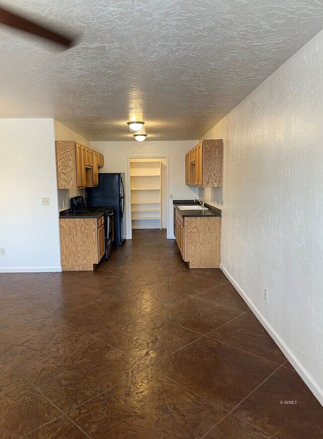 Building Photo - 153 E 200 S