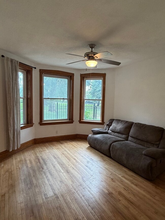 Photo - 2931 W 24th Blvd (Chicago, IL) Apartment