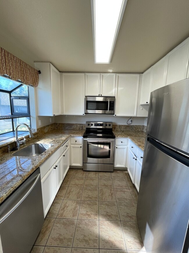 Gourmet Kitchen - 6119 Thornton Ave