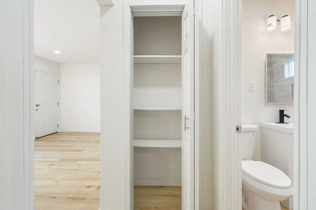 Foto del edificio - 11812 S Main St