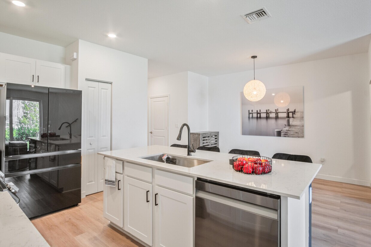 Foto principal - 852 SE grovebush Ln