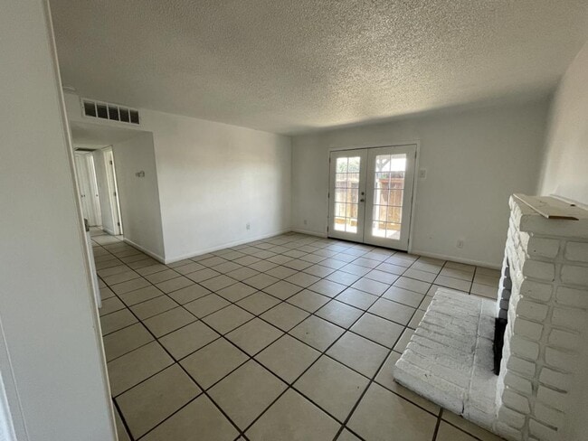 Foto del edificio - 4438 E Dakota Ave