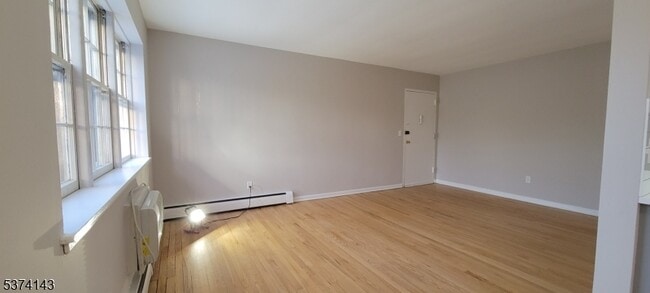 Building Photo - 138 Roseland Ave